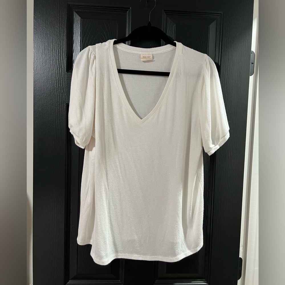Mod Ref White V-Neck Top